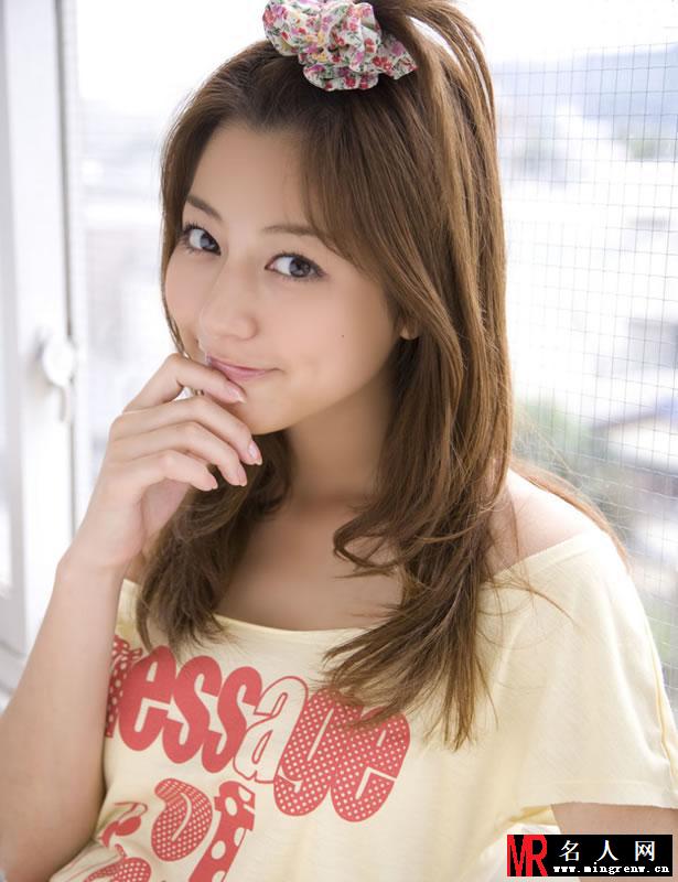 日本女星杉本有美性感写真 大秀美胸翘臀(1)