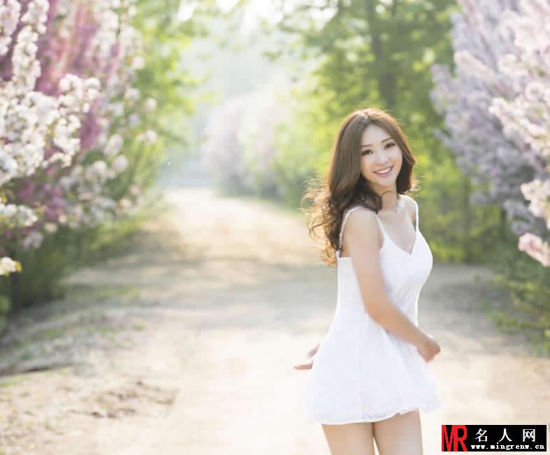 柳岩《情路透春光》深V短裙大秀性感事业线(1)
