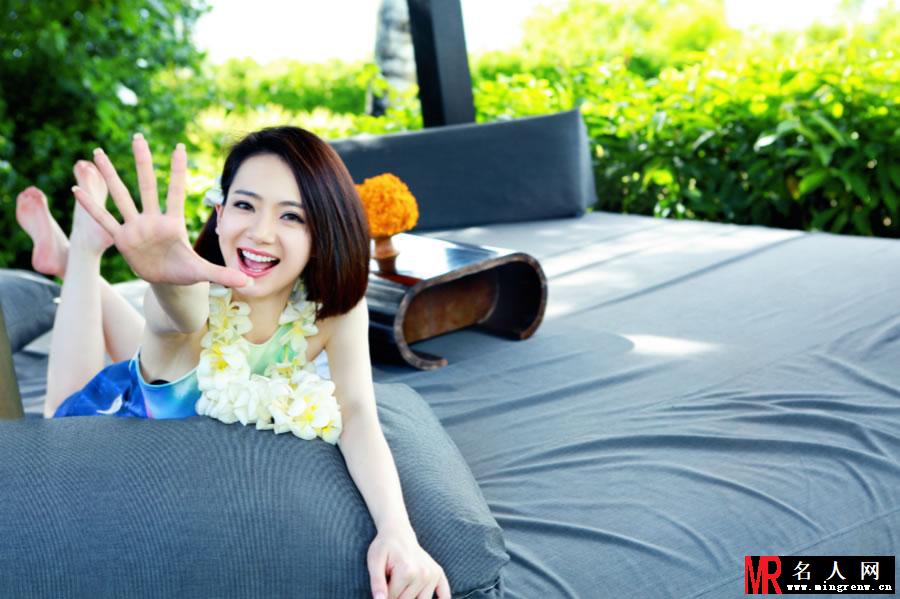戚薇婚后首拍写真 清凉写真展笑颜(1)