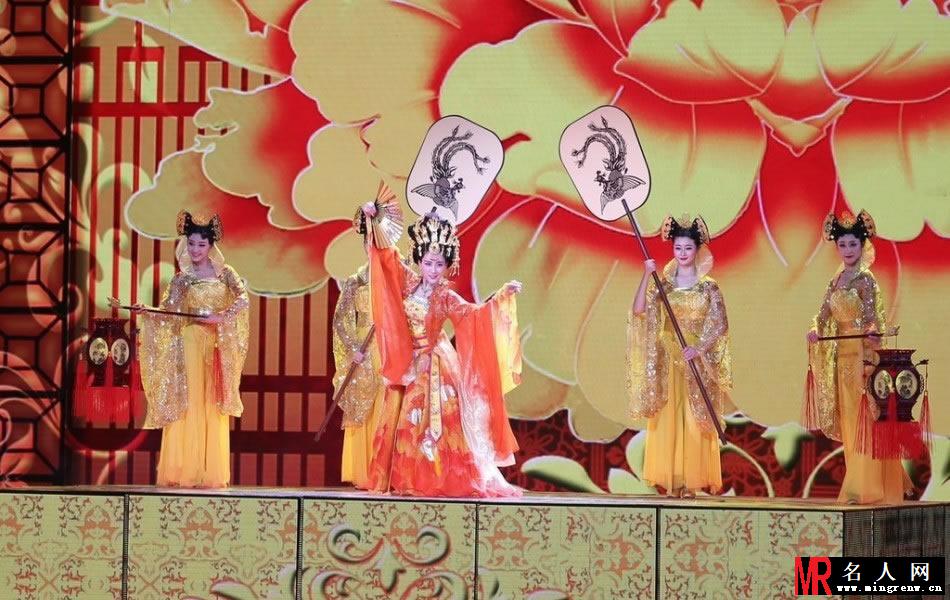 春晚遗珠《国色天香》彩排照 秦岚王丽坤古装亮相(1)