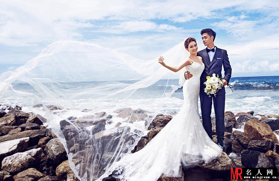 袁成杰携妻远赴马尔代夫 拍摄浪漫唯美婚纱照(1)