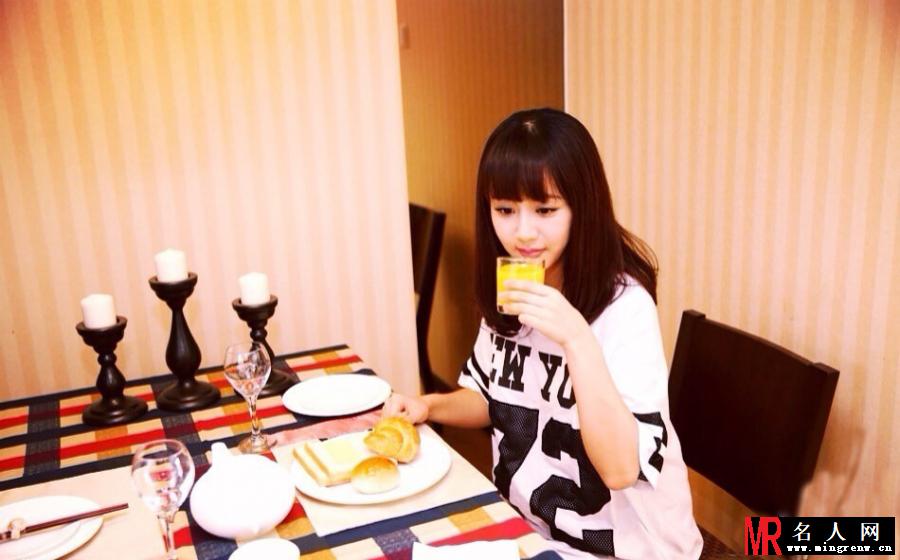 杨紫随性写真 网友大赞美呆了(1)