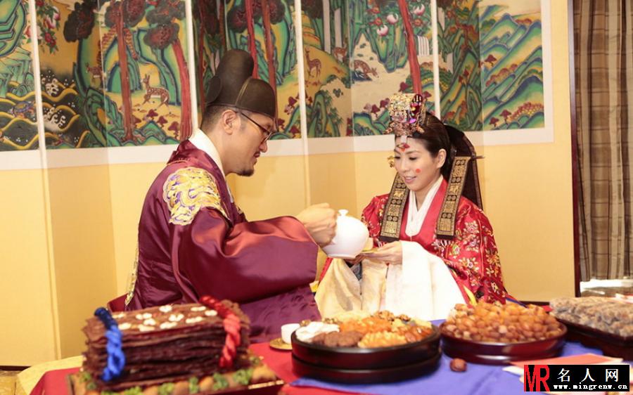 许茹芸首尔大婚 穿韩服熊吻丈夫(1)