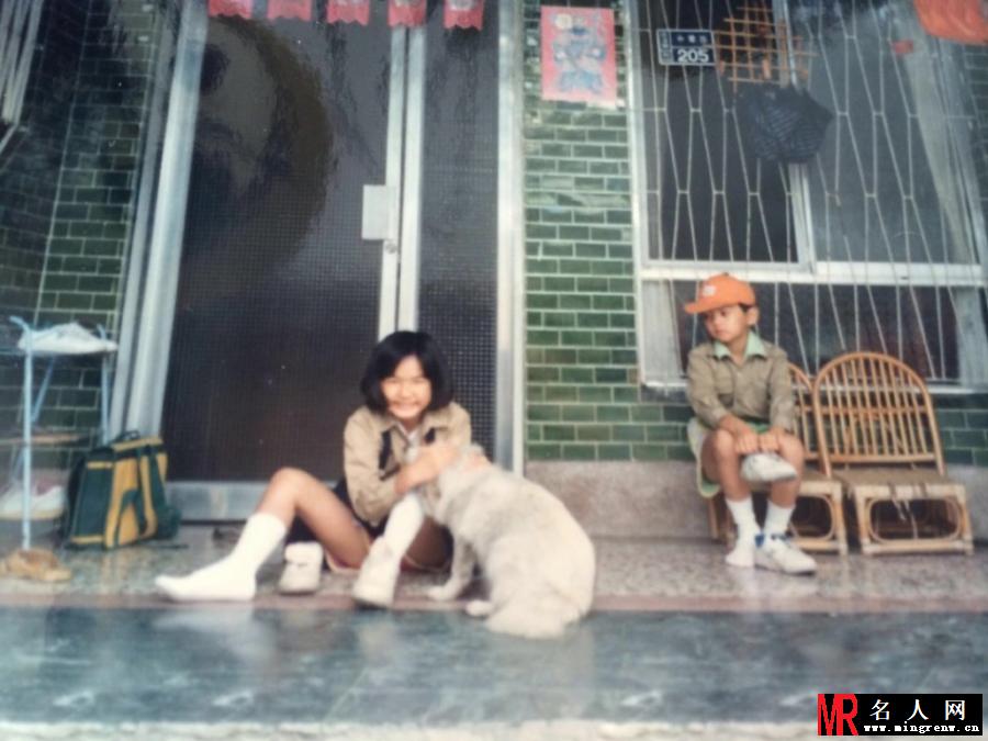 Ella陈嘉桦童年照曝光 包子脸肉嘟嘟惹人喜爱(1)