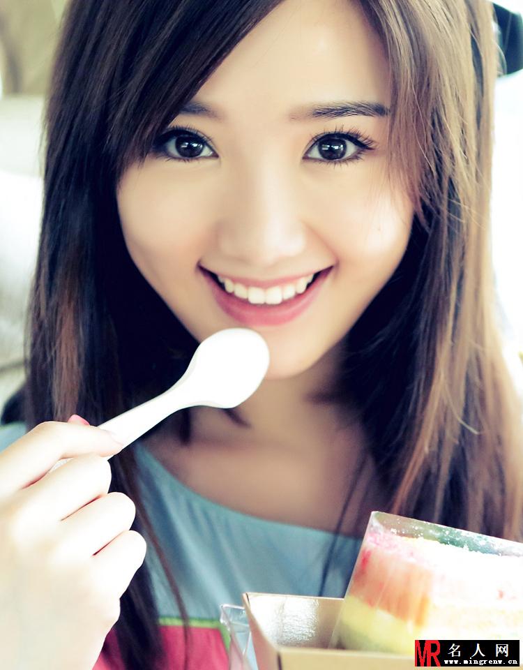 毛晓彤甜美写真 笑容灿烂婉约可人(1)