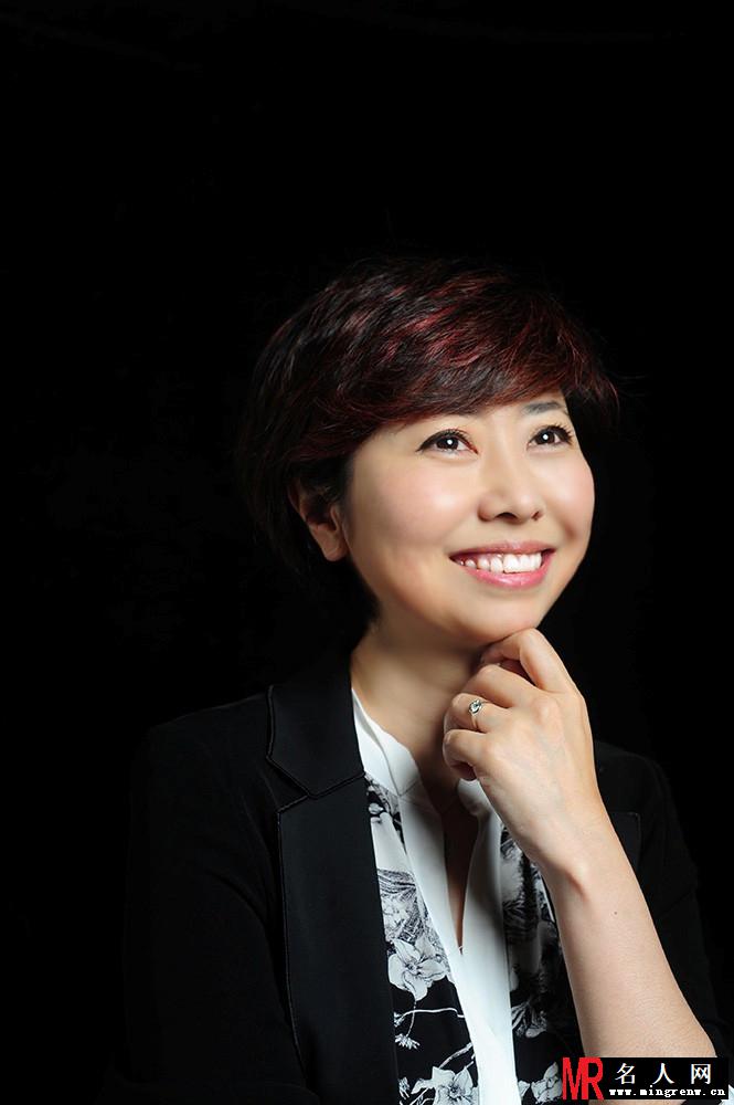 全民电影曝薛晓路海报 女导演霸气十足(1)