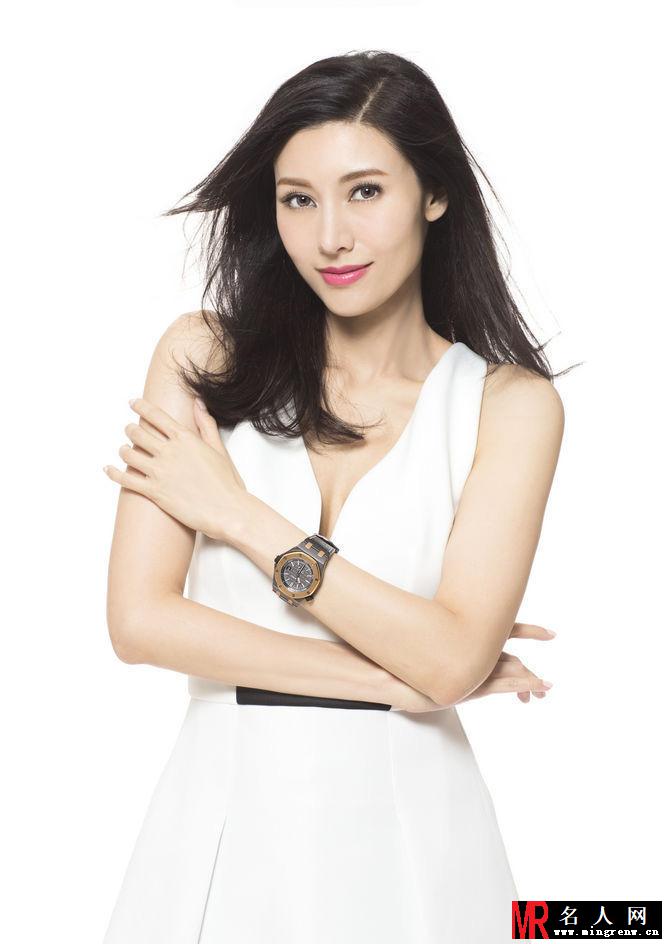 女神李嘉欣最新写真 玩转手表显优雅(1)