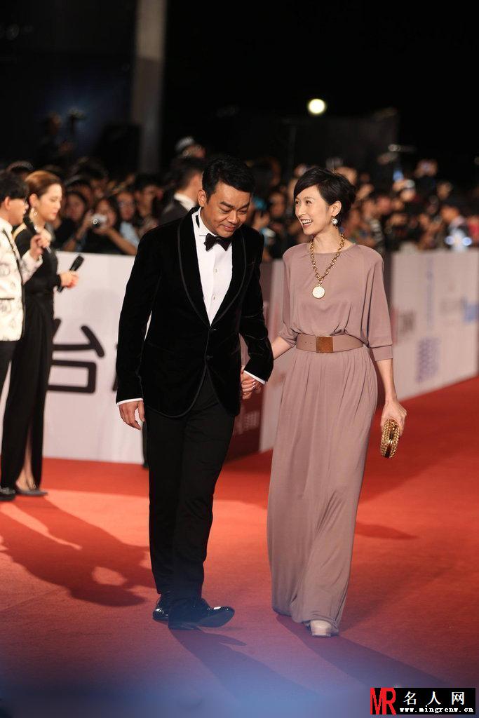 第50届金马奖红毯惊艳 女星露肉出镜被批奇葩(1)