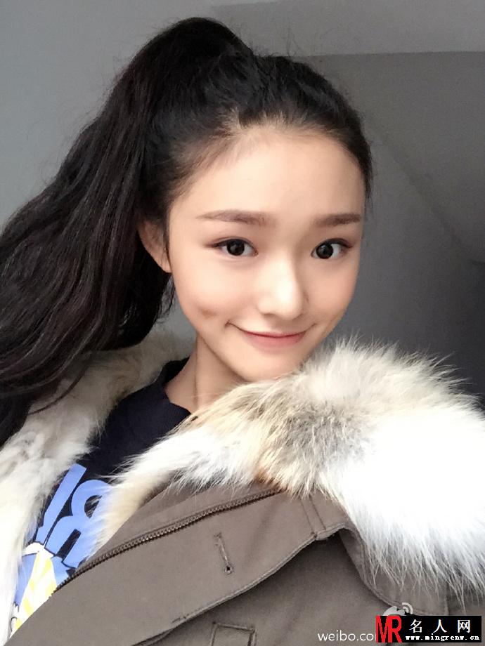 星女郎林允海量生活照曝光 气质清秀(1)