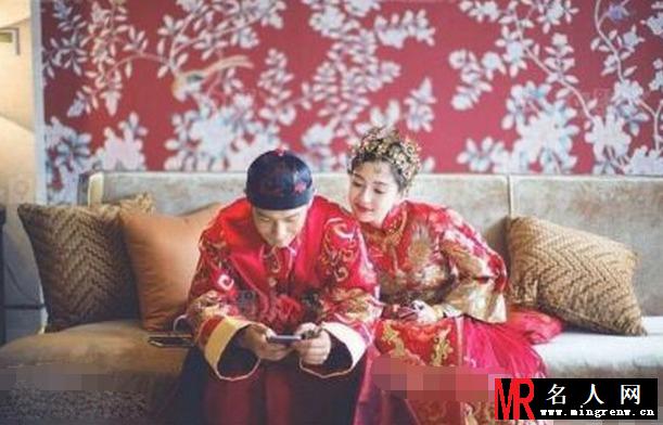 黄晓明绝密婚照曝光 为Baby穿水晶婚鞋(1)
