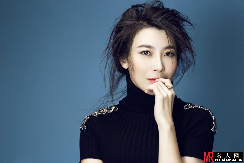 张棪琰曝初秋写真 发丝凌乱显熟女范儿(1)