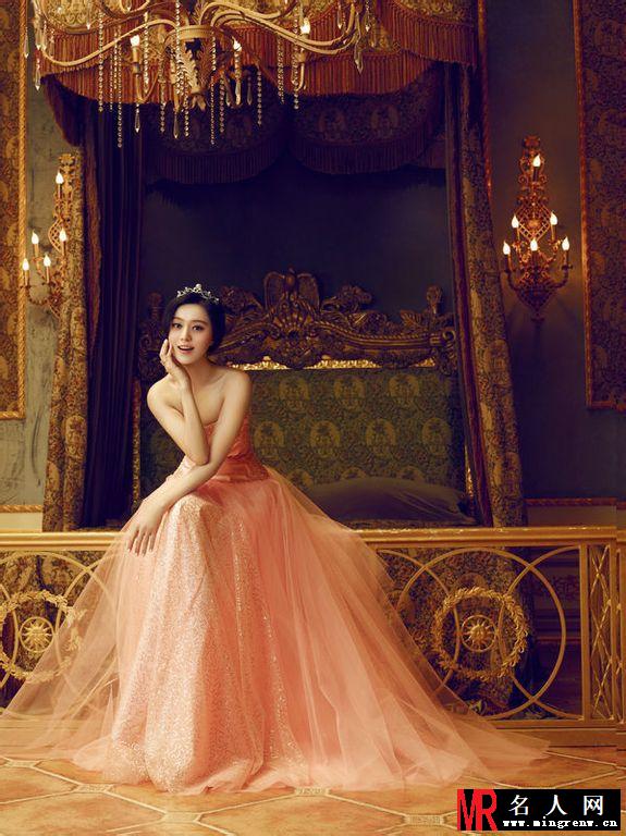 范冰冰金夫人婚纱写真第二弹 酥胸外露展曼妙身姿(1)