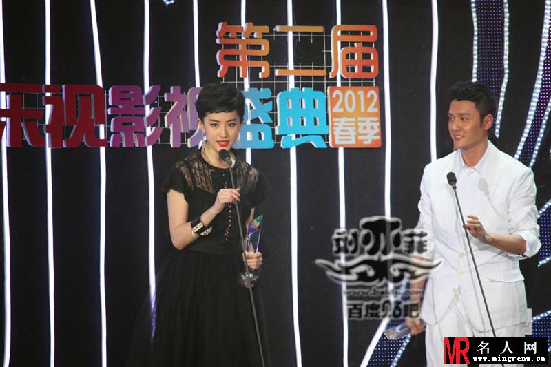 2012年中国国际时装周 冯绍峰倪妮两人窃窃私语(1)