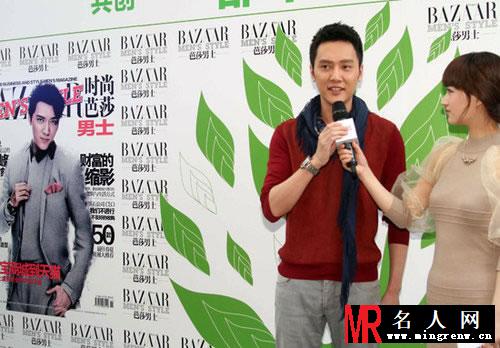 2012年民促会绿色出行活动 冯绍峰打扮简单帅气(1)