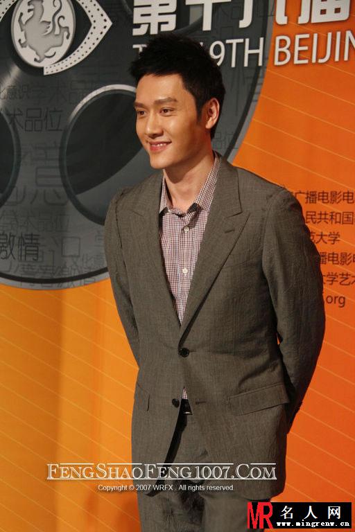 2012年第十九届北京大学生电影节 冯绍峰亮相红地毯(1)