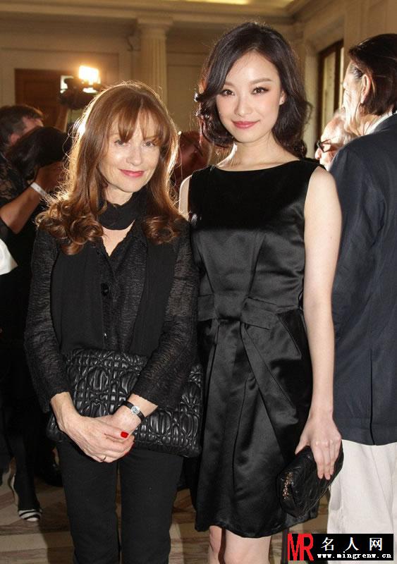 倪妮参加2012DIOR秋冬高定秀 淡定高冷女神范十足(1)