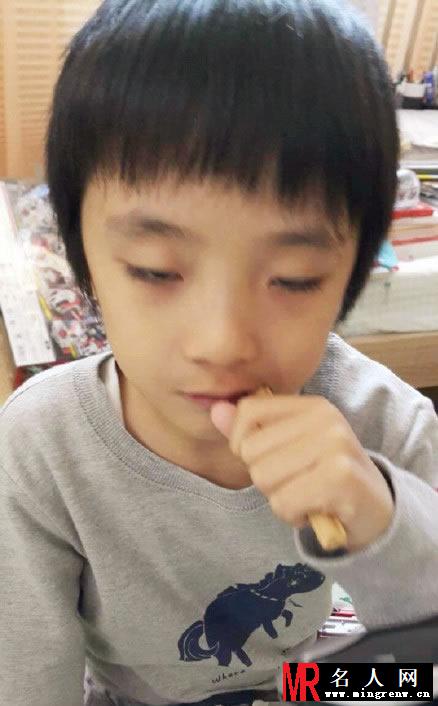 黑儿子无下限 吴镇宇微博PO费曼黑照(1)