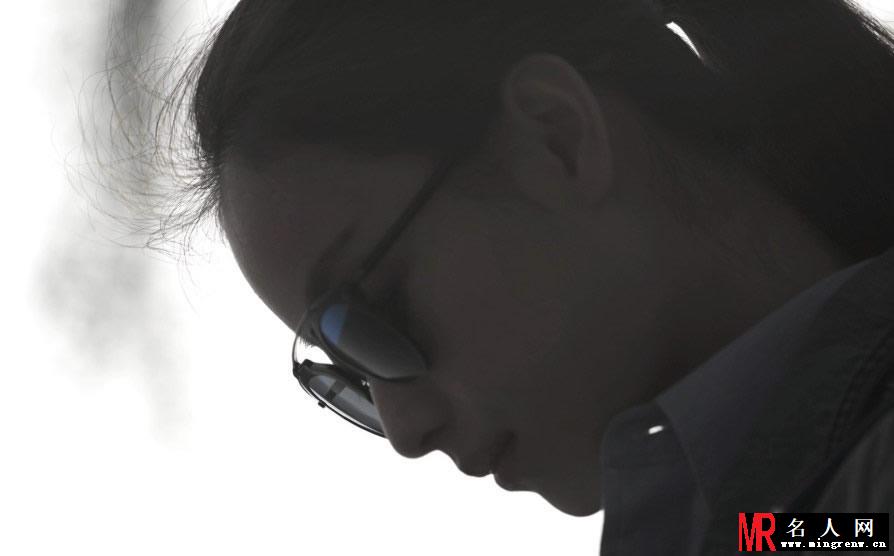 倪妮春日街拍灵动活跃 纯净美好宛如处子(1)