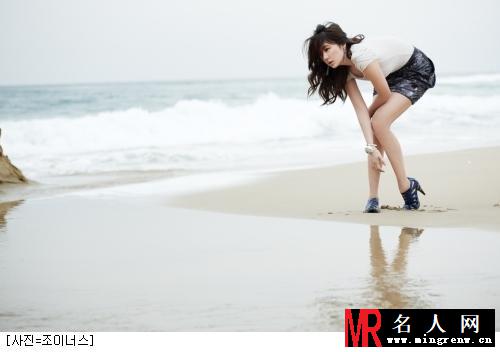 尹恩惠海边拍摄广告写真 清新靓丽犹如邻家女孩(1)
