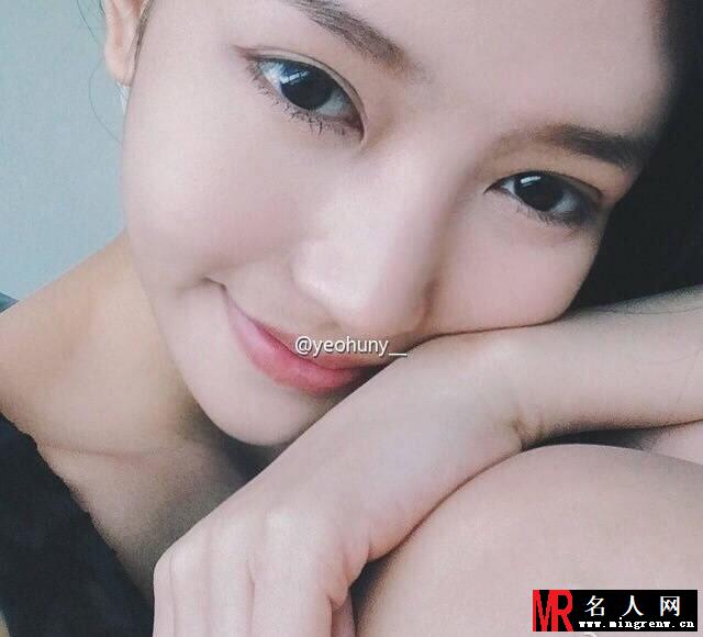 越南最美女大学生 美艳生活自拍照网络走红(1)