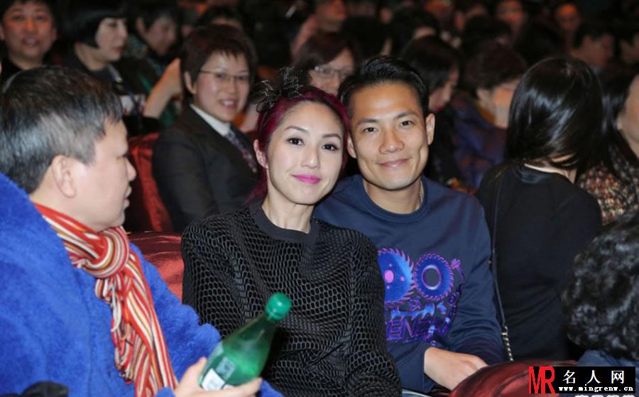 周润发梁朝伟亲密自拍 男神魅力依旧(1)