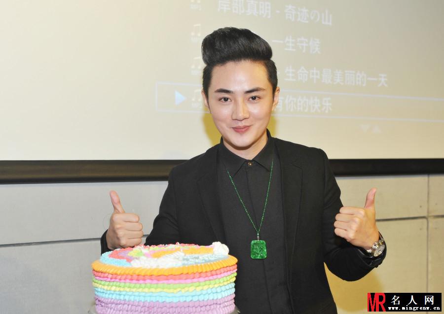 余少群北京庆生 好友齐聚欢乐无限(1)