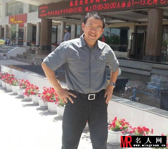 原央视名嘴王志私下近照 憔悴苍老不比当年(1)