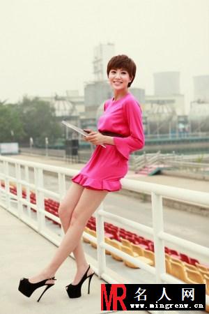 美女主播紫檀曝时尚大片 大秀性感美腿(1)