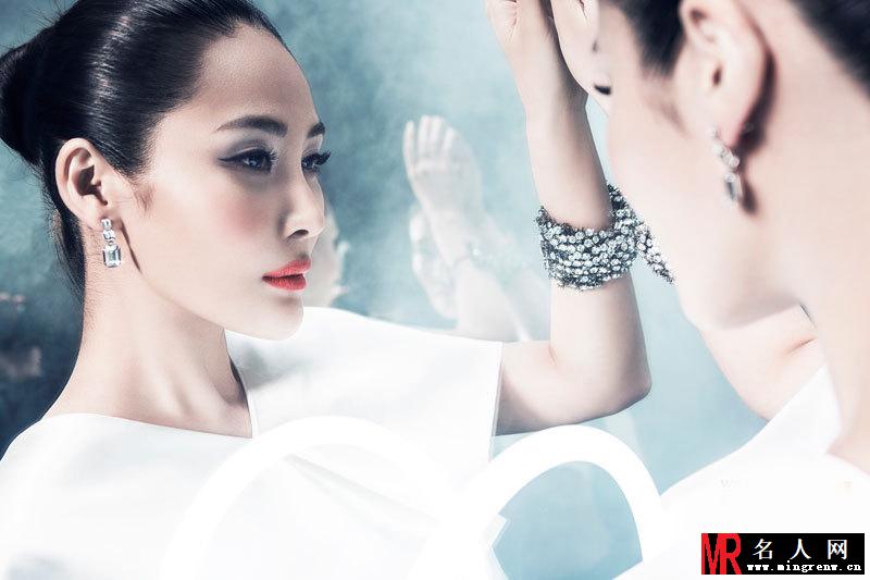王澜霏写真曝光 黑色长裙秀完美身材(1)