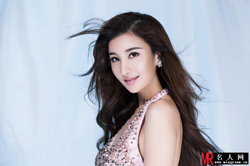 张虹一气质长裙写真 大秀无暇美背(1)