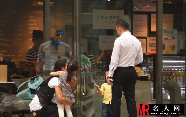刘涛私生活居家照 可爱儿女卖萌温馨动人(1)