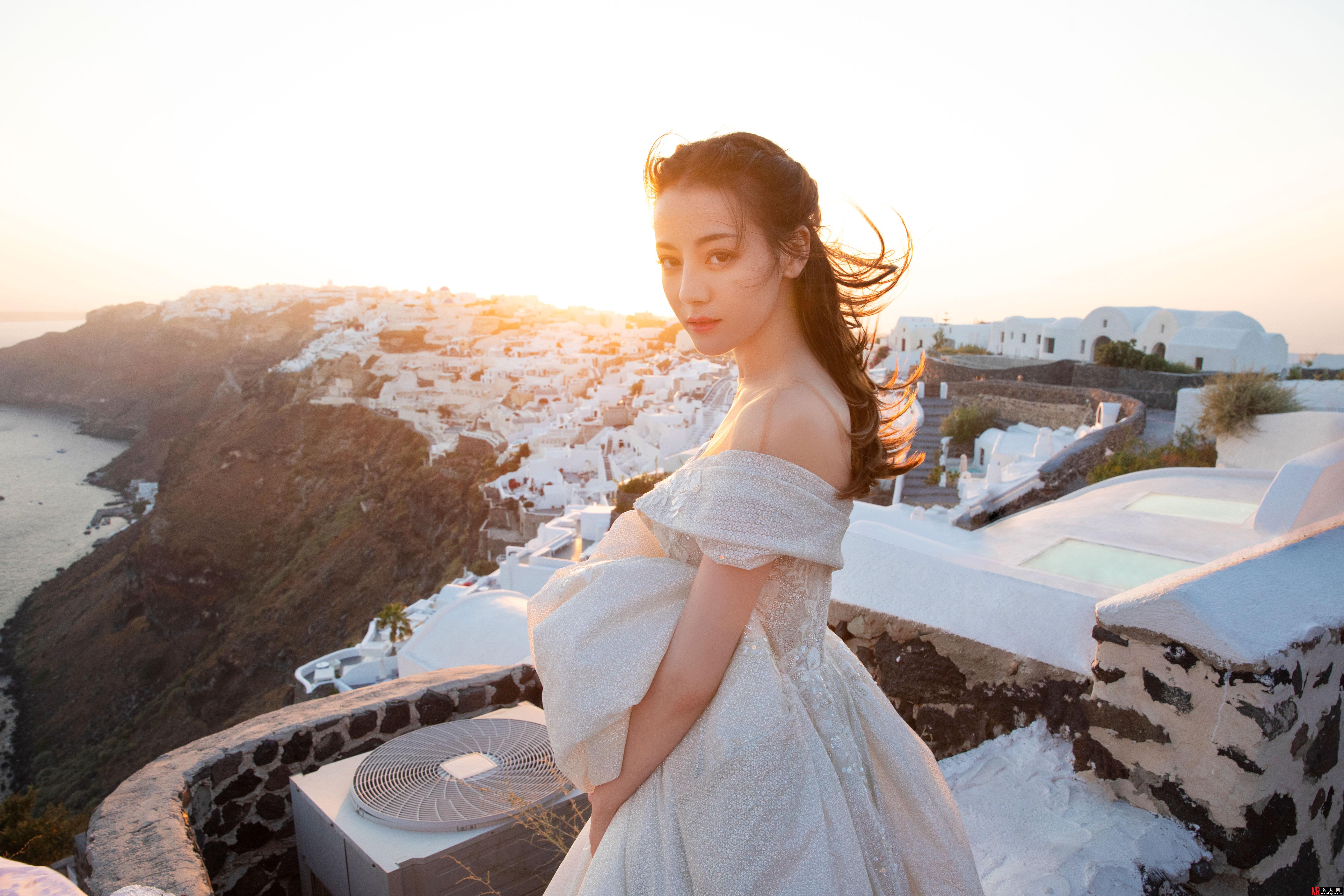 迪丽热巴婚纱造型写真 唯美又浪漫(1)