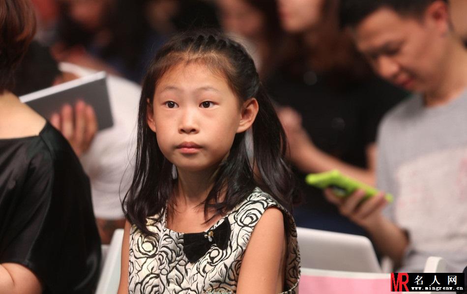 沈春阳变长发美女 小沈阳没认出来(1)