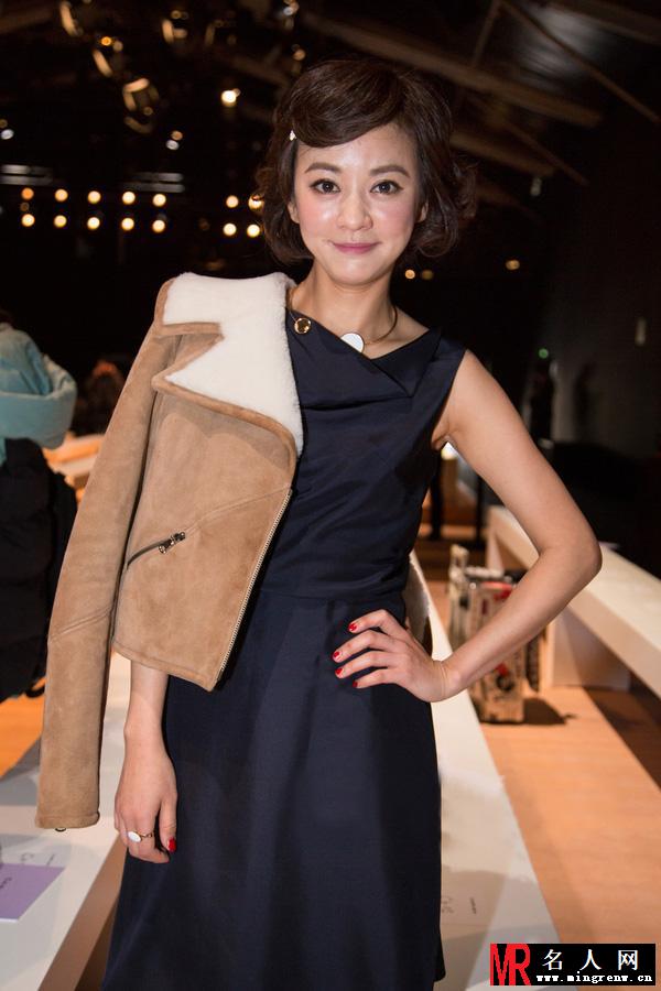 甜妞大变身 陈意涵2015秋冬巴黎时装周H&M Studio秀场穿透视装挑战性感(1)