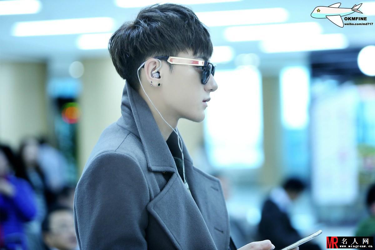 2014年11月EXO韩国金浦飞往北京机场帅气写真黄子韬图片写真(1)