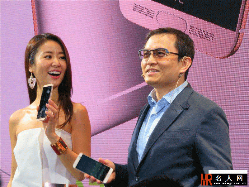 女神林心如现场助阵 HTC正式发布M9+/E9+(1)