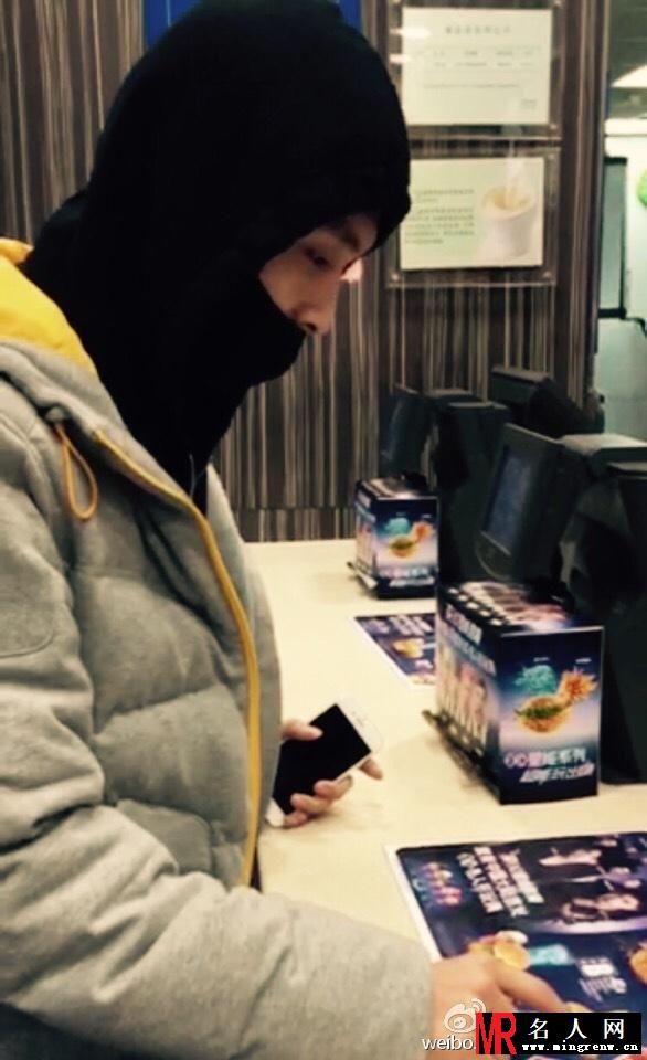 EXO张艺兴微博自拍合集 颜值不怕细看粉丝速速围观(1)