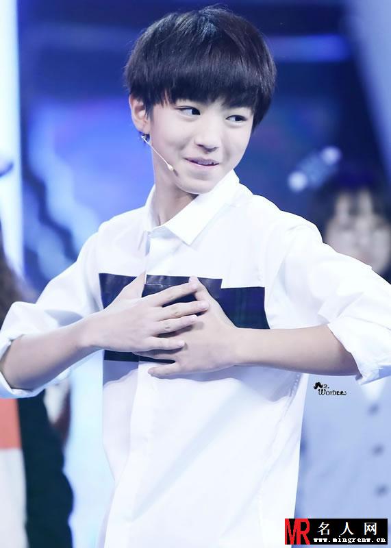 TFBOYS王俊凯《中国文艺》 两个虎牙可爱至极(1)