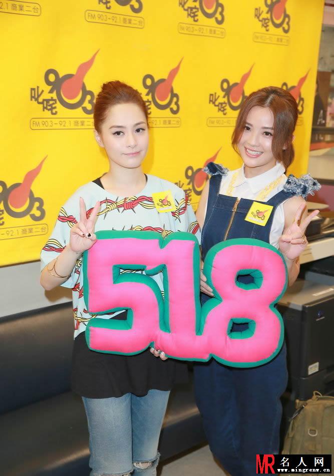 Twins电台宣传新歌 阿Sa大方回应与陈伟霆分手(1)
