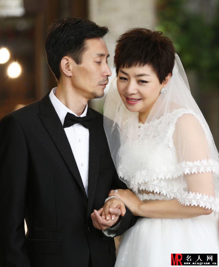 幸福请你等等我剧照 宋丹丹披婚纱显娇羞(1)