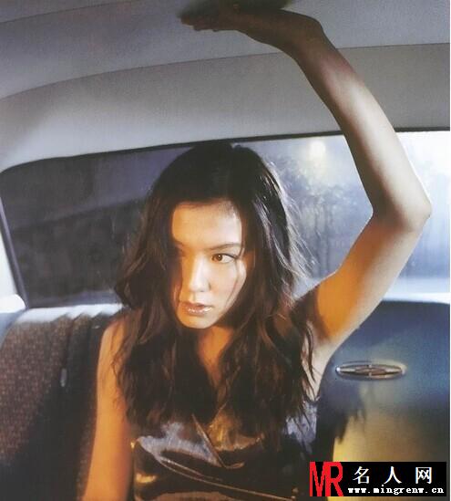 林熙蕾性感叛逆写真 酥胸半露火辣诱人(1)