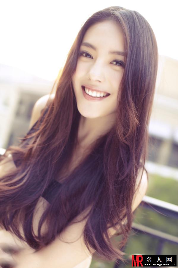 蔡文静清爽写真曝光 灿烂笑容清新俏皮(1)