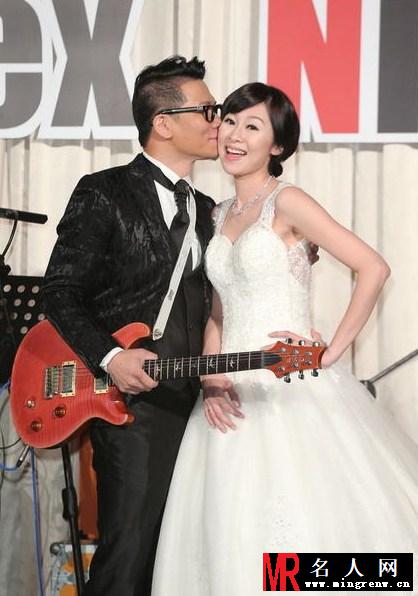 4 in Love成员张棋惠婚礼现场曝光 杨丞琳低胸助阵(1)