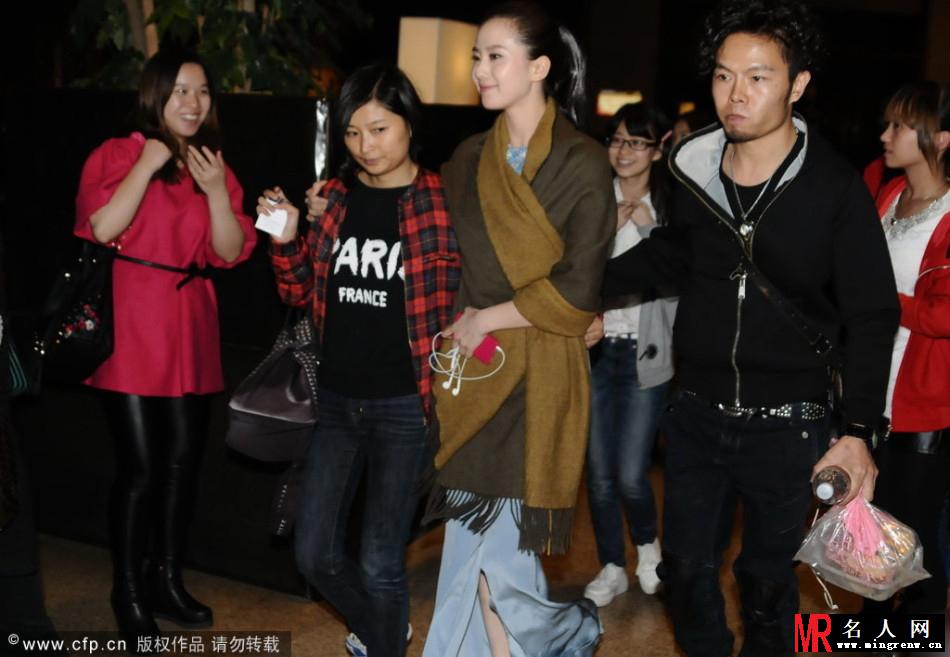 吴奇隆现身上海秘密约会女友刘诗诗(1)