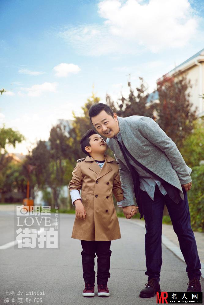 爸爸去哪儿郭涛与儿子石头亲子街拍大片曝光(1)