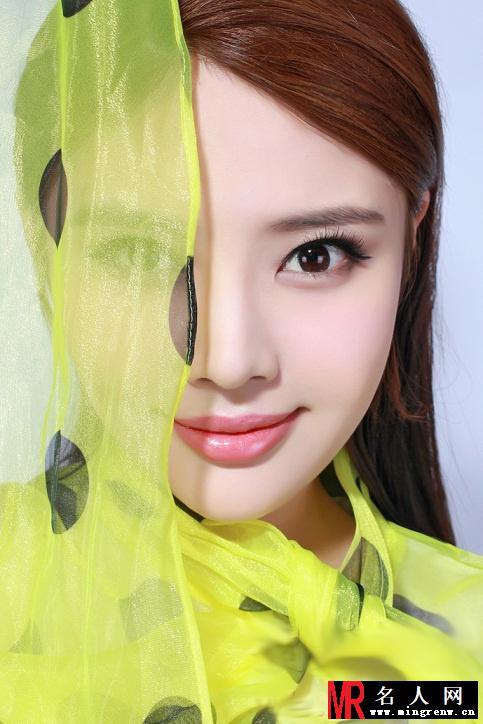 徐冬冬穿自创潮牌写真 展神秘甜美气息(1)