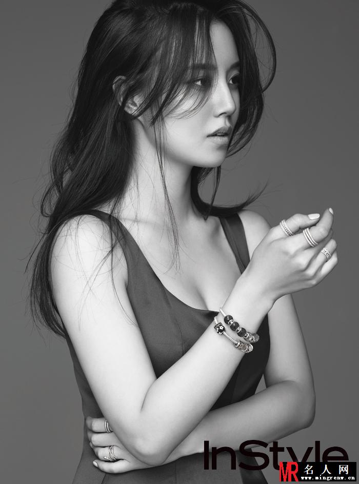 韩女星文彩元写真 低胸露沟秀锁骨(1)