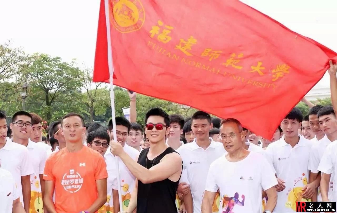 李晨现身《福之州 青之运》跑步活动秀胸肌(1)