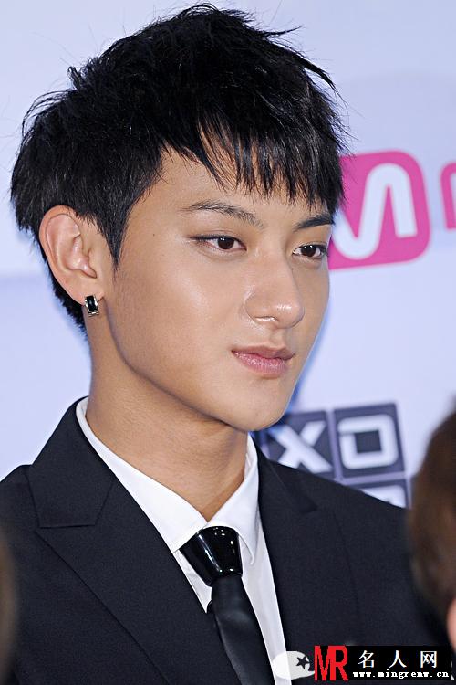 2014年8月EXO帅气现身902014发布会现场粉丝尖叫不停黄子韬图片(1)