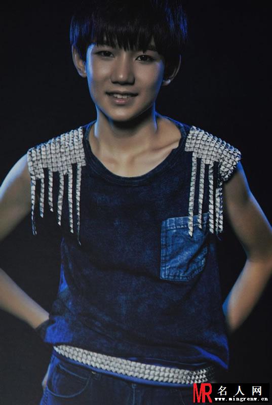 TFBOYS《HEART梦出发》黑色背景深蓝色装版(1)